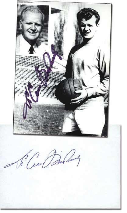 Boschkow (Bozhkov), Stefan  | (1923-2914) S/W-Autogrammkarte und ein Blancobeleg beide mit original Signaturen von Stefan Boschkow (Bozhkov) (BUL). Als Spieler Bronzemedaille mit der Nationalmannschaft von Bulgarien bei den Olympischen Spielen 1956 und als Trainer Teilnehmer an der Fußball Weltmeisterschaft 1970. 53 Länderspiele für Bulgarien, 12x8,5 + 10,5x,5 cm