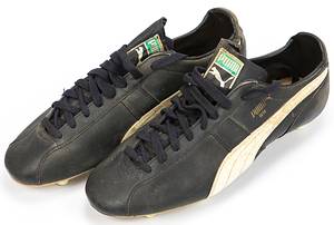 Bremen, Werder - Fußballschuhe  | Original Fußballschuhe von Puma getragen von Werner Weist in der 1.Bundesliga für Werder Bremen von 1971-1977. "Puma WM" mit Schraubstollen. Größe 8. Lederschaft, Kunststoffsohle. Status:ACA. - Bild 2