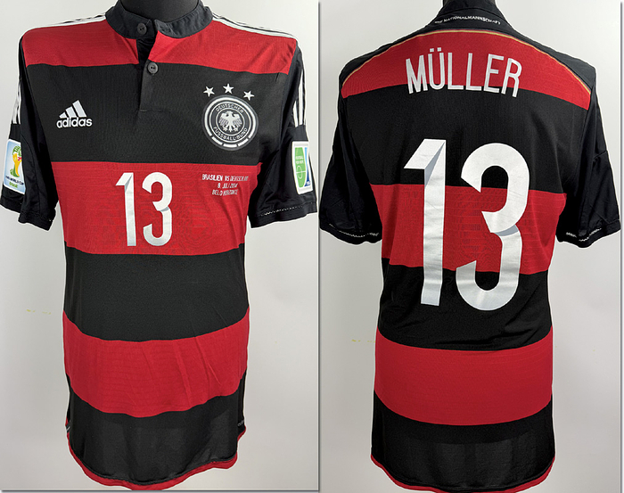DFB -Trikot 2014 WM Müller,Thomas  | Original match worn / issued DFB Spielertrikot mit der Nummer 13 von Thomas Müller. Getragen / vorbereitet für Thomas Müller das Halbfinale gegen Brasilien am 26.06.2014 in Recife, Brasilien, was die deutsche Nationalmannschaft 7:1 gewann, durch ein Tor von Thomas Müller (1:0). Status AAB