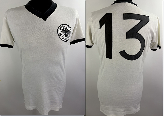 DFB - Trikot 1973  | Original match worn DFB Spielertrikot mit der Nummer 13 aus dem Länderspieljahr 1972/1973, Hersteller Umbro. Kommt aus der Sammlung von  des ehemaligen DFB-Busfahrers;Status ABB