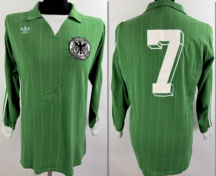 DFB - Trikot 1981  | Original match issued DFB Spielertrikot mit der Nummer 7 von der U21 Nationalmannschaft aus 1981.Kommt aus der Sammlung von  des ehemaligen DFB-Busfahrers; Status ABB
