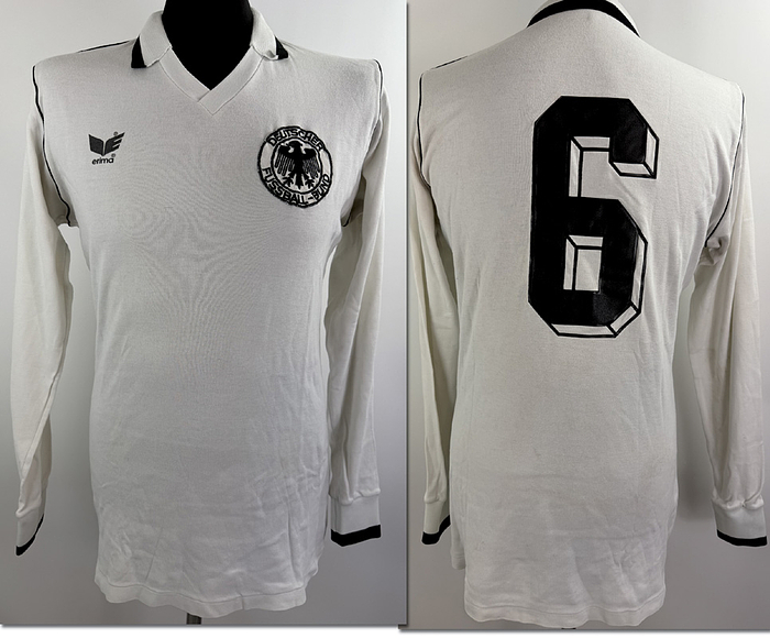 DFB  - Trikot 1980  | Original match issued DFB Spielertrikot mit der Nummer 6 von der U21 Nationalmannschaft aus 1980.Kommt aus der Sammlung von  des ehemaligen DFB-Busfahrers;  Status ABA
