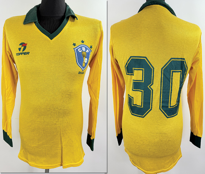 Brasilien - Trikot 1986  | Original match issued Brasilen Trikot von einem Einwechselspieler. Aus dem Spiel gegen Deutschland am 12.03.1987. Trikot wurde nach dem Spiel getauscht.Trikot stammt aus der Sammlung vom deutschen Nationalspieler Matthias Herget. Status AAA