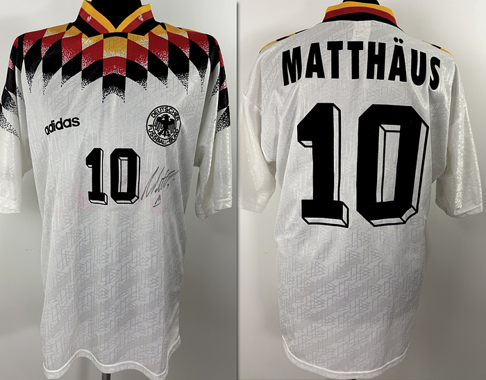 match issued football shirt dfb - Original match-issued DFB player shirt with the number 10 worn by Lothar Matthäus. Prepared for an international match in 1994. The shirt is signed by Lothar Matthäus and comes from the collection of a former DFB employee. Condition AAA; short-sleeved; size L; embroidered DFB crest; Adidas logo; flocked player number; 100% polyester; Adidas; Made in UK; Condition: A