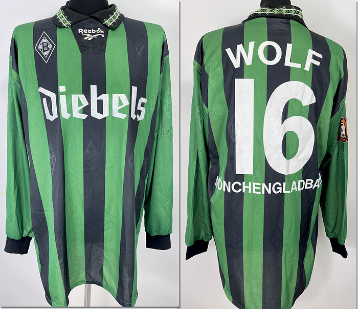 Sorry, no english description is available. ...  -  Condition: A.....Trikot langarm; Größe XL ,Vereinsemblem, Brustsponsor,  Vereinsname und Spielernummer aufgeflockt im Nassflockverfahren;Herstellerlogo "Reebok" aufgeflockt;100% Polyeste; Made in Hungary; Trikot kommt direkt von Dirk Wolf
