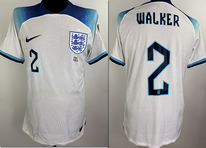 England - Trikot 2023  | Original match worn   Spielertrikot der englischen Nationalmannshaft mit der Nummer 2 von Kyle Walker.Getragen am 17.10.2023 im EM -Qualifikationsspiel gegen Italien.Status AAB