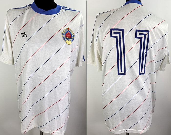 Jugoslawien - Trikot 1974  | Original match worn  Spielertrikot der Jugoslawischen Nationalmannschaft mit der Nummer 11. Getragen in einem Länderpsiel in der Saison 1974/1975.Status ABC