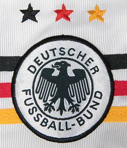 Original match worn Spielertrikot und Spielerhose von Deutschland mit der Rückennummer 8. Getragen von Ulf Kirsten am 14.11.1999 im Freundschaftsspiel gegen Norwegen. Norwegen - Deutschland 0:1. Status:AAC. - Bild 7