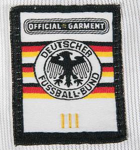 Original match worn Spielertrikot und Spielerhose von Deutschland mit der Rückennummer 8. Getragen von Ulf Kirsten am 14.11.1999 im Freundschaftsspiel gegen Norwegen. Norwegen - Deutschland 0:1. Status:AAC. - Bild 8