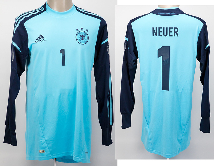 Original match worn DFB Torwart-Trikot mit der Rückennummer 1. Getragen von Manuel Neuer am 14.08.2013 im Freundschaftsspiel gegen Paraguay. Deutschland - Paraguay 3:3. Status:AAB.