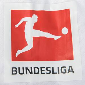 Original match worn Eintracht Frankfurt Spielertrikot mit der Nummer 17. Getragen von Kevin-Prince Boateng am 19.02.2018 im Bundesliga-Spiel gegen RB Leipzig. SGE - RB Leipzig 2:1. Boateng ist 15-facher Nationalspieler von Ghana. Status:AAC. - Bild 5