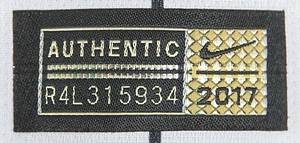 Original match worn Eintracht Frankfurt Spielertrikot mit der Nummer 17. Getragen von Kevin-Prince Boateng am 19.02.2018 im Bundesliga-Spiel gegen RB Leipzig. SGE - RB Leipzig 2:1. Boateng ist 15-facher Nationalspieler von Ghana. Status:AAC. - Bild 7