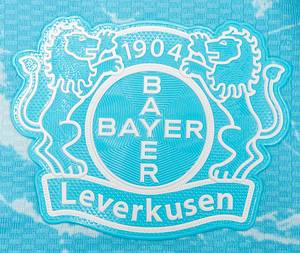 Original match worn Spielertrikot von Bayer 04 Leverkusen mit der Rückennummer 22. Getragen von Victor Boniface am 06.04.2024 im Spiel der Fußball Bundesliga gegen Union Berlin. Union - Bayer 0:1; Boniface ist 8-facher Nationalspieler von Nigeria. 3. 2024 wurde Bayer Leverkusen Deutscher Fußballmeister. Status:AAB. - Bild 6