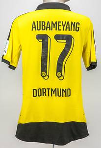 Original match worn Spielertrikot von Borussia Dortmund mit der Rückennummer 17. Getragen von Pierre-Emerick Aubameyang in der Fußball-Bundesliga-Saison 2015/2016. Mit Original Autograph von Aubameyang und einigen anderen Spielern auf der Vorderseite. Status:ABC. - Bild 3