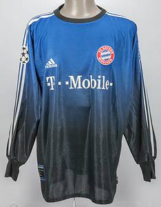 Original match worn Torwart-Trikot von Bayern München mit der Rückennummer 1. Getragen von Oliver Kahn in einem Spiel der UEFA Champions League in der Saison 2002/2003. Kahn ist Fußball-Europameister 1996 und Vize-Weltmeister 2002. Status:ABB. - Bild 2